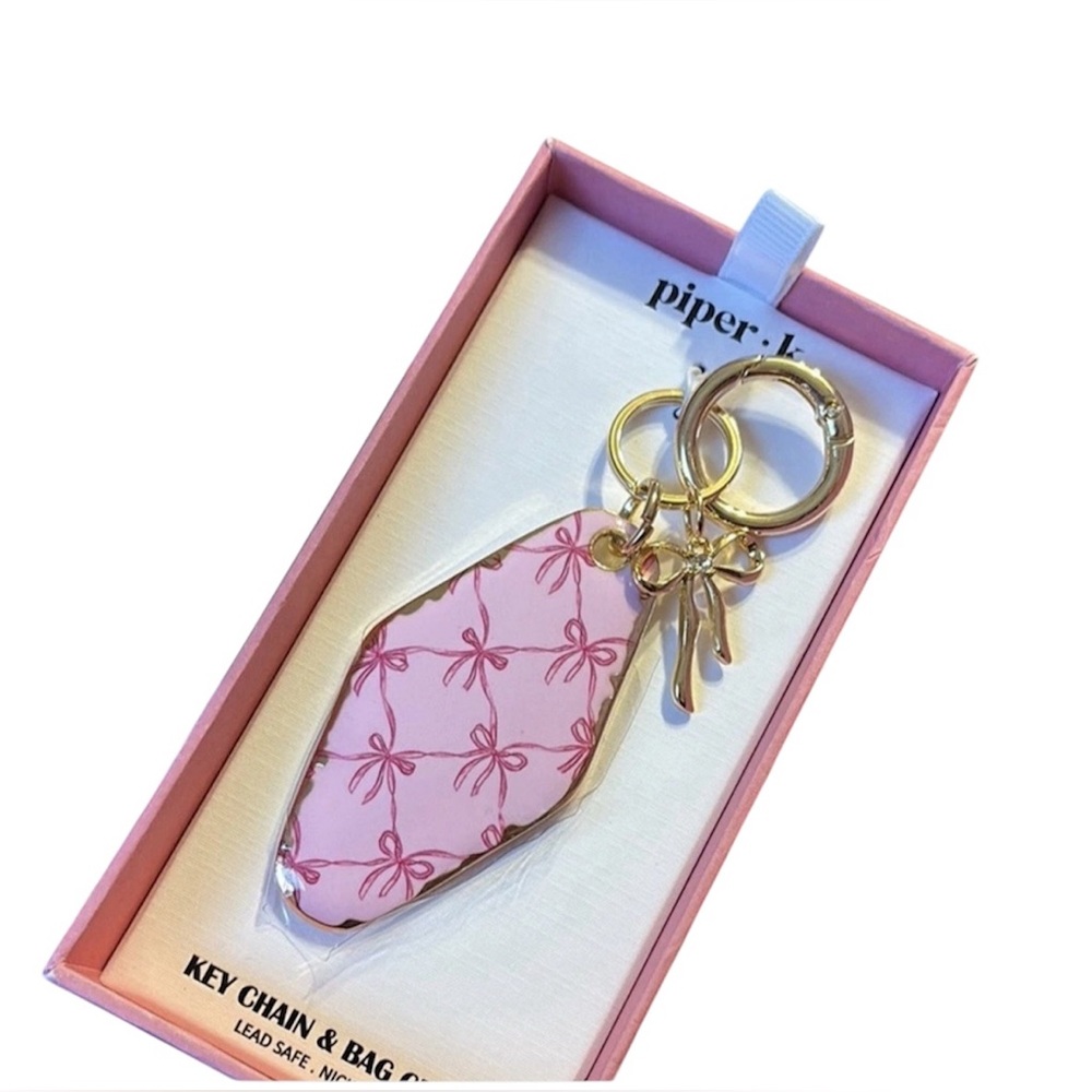 TikTok viral PIPER•K Pink Bow Motel Key Keychain & Bag Charm NEW in matching box